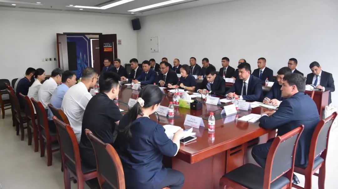 乌兹别克斯坦高级公务员培训班在川举办