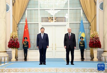 习近平同哈萨克斯坦总统托卡耶夫举行会谈